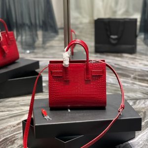 SAC DE JOUR NANO 22 RED CALFSKIN GOLD HARDWARE