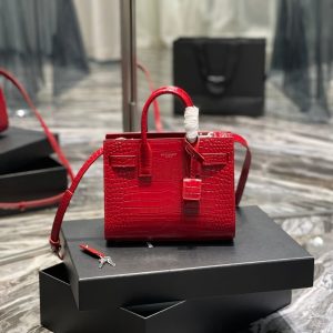 SAC DE JOUR NANO 22 RED CALFSKIN GOLD HARDWARE