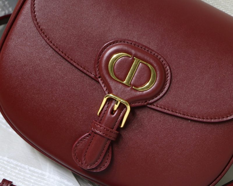 MEDIUM CD BOBBY 22CM WINE CALFSKIN GOLD HARDWARE