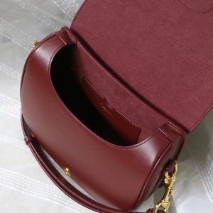 MEDIUM CD BOBBY 22CM WINE CALFSKIN GOLD HARDWARE