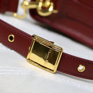 MEDIUM CD BOBBY 22CM WINE CALFSKIN GOLD HARDWARE