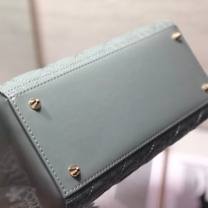 20211109_i1636393449_3010_6_jpg medium lady 24 grey patent calfskin