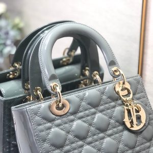 20211109_i1636393449_6216_2_jpg medium lady 24 grey patent calfskin