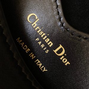 20211109_i1636468035_6064_8_jpg BOBBY EAST-WEST 22 BAG IN BLACK CALFSKIN