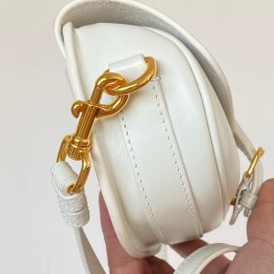 20211109_i1636468773_6229_4_jpg BOBBY EAST-WEST 22 BAG IN WHITE CALFSKIN