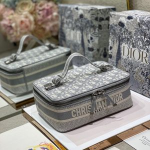 20211122_i1637564582_1528_2_jpg SMALL 24 VANITY CASE IN PALE GRAY MONOGRAM OBLIQUE JACQUARD