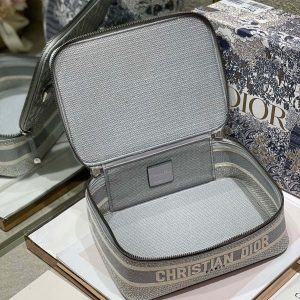 20211122_i1637564582_3806_8_jpg SMALL 24 VANITY CASE IN PALE GRAY MONOGRAM OBLIQUE JACQUARD