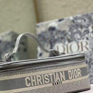 20211122_i1637564582_5117_5_jpg SMALL 24 VANITY CASE IN PALE GRAY MONOGRAM OBLIQUE JACQUARD