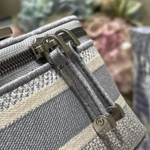 20211122_i1637564582_878_7_jpg SMALL 24 VANITY CASE IN PALE GRAY MONOGRAM OBLIQUE JACQUARD