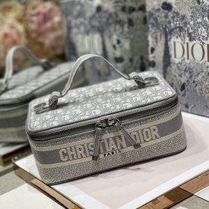 20211122_i1637564582_9503_0_jpg SMALL 24 VANITY CASE IN PALE GRAY MONOGRAM OBLIQUE JACQUARD