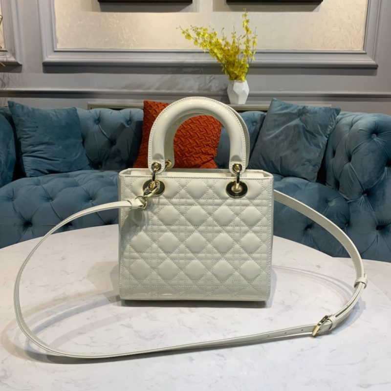 20211213_i1639361647_6688_2_jpg medium lady 24 white lambskin