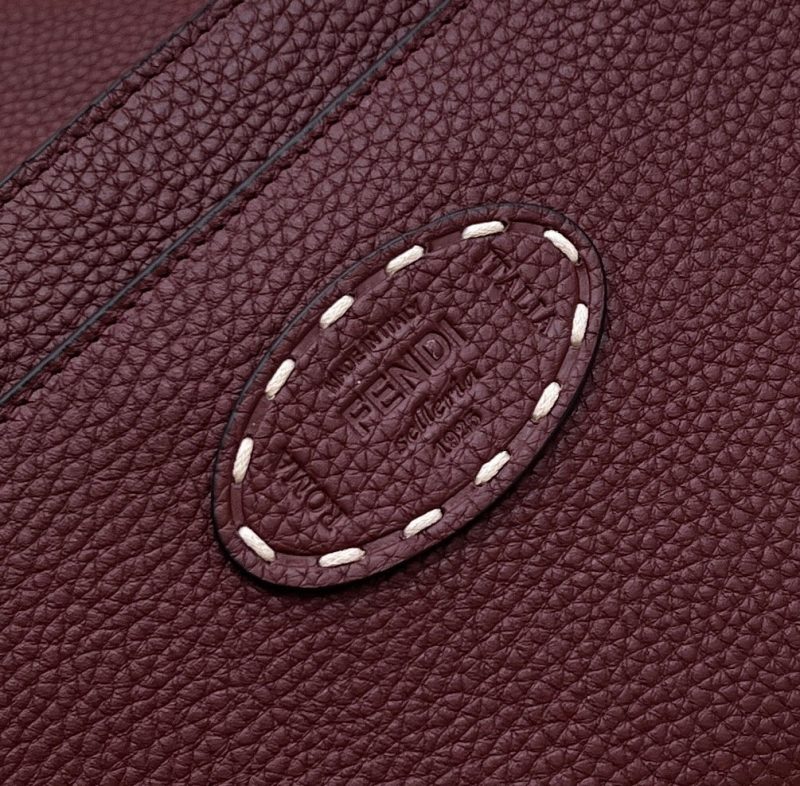 PEEKABOO ISEEU 33 IN SANGRIA RED GRAINED CALFSKIN GOLD HARDWARE