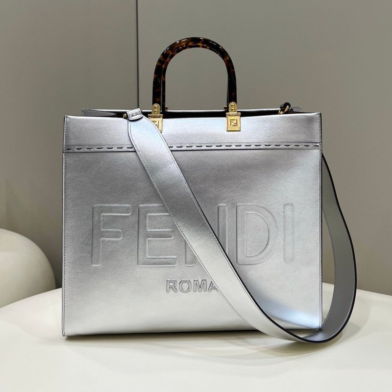 SHINE LARGE 35 TOTE IN SILVER CALFSKIN