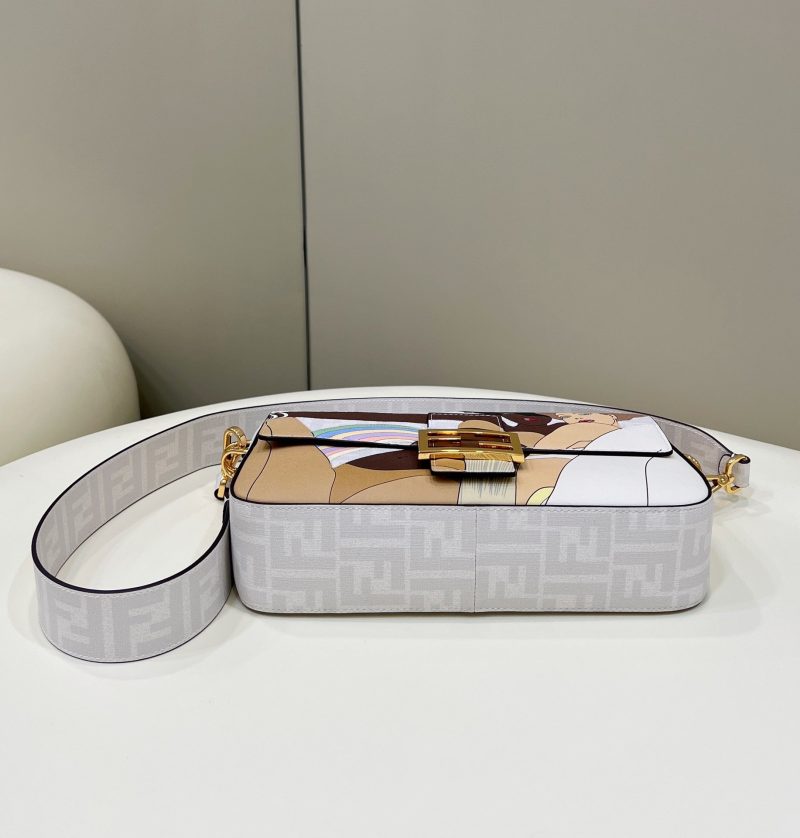 FendiI 27 BAGUETTE BAG IN WHITE CALFSKIN ATTACH STICKER GOLD HARDWARE