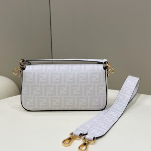 FendiI 27 BAGUETTE BAG IN WHITE CALFSKIN ATTACH STICKER GOLD HARDWARE
