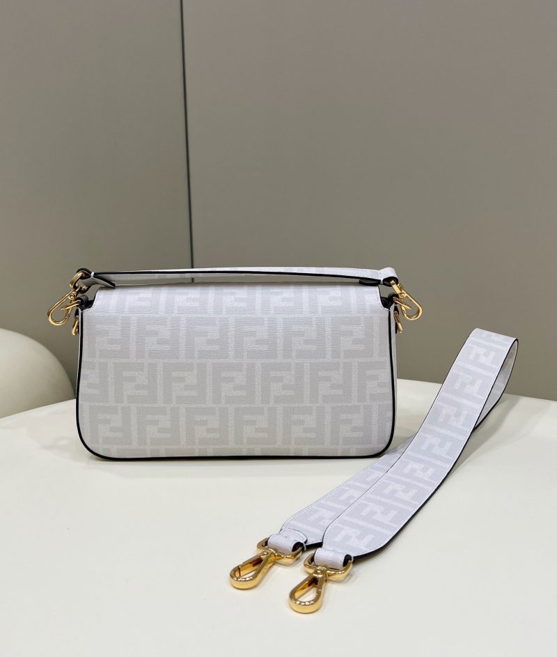 FendiI 27 BAGUETTE BAG IN WHITE CALFSKIN ATTACH STICKER GOLD HARDWARE