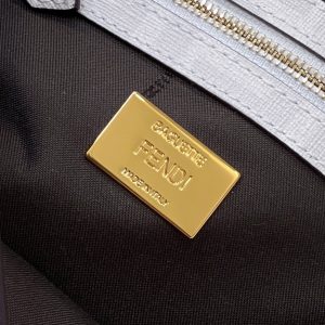 FendiI 27 BAGUETTE BAG IN WHITE CALFSKIN ATTACH STICKER GOLD HARDWARE