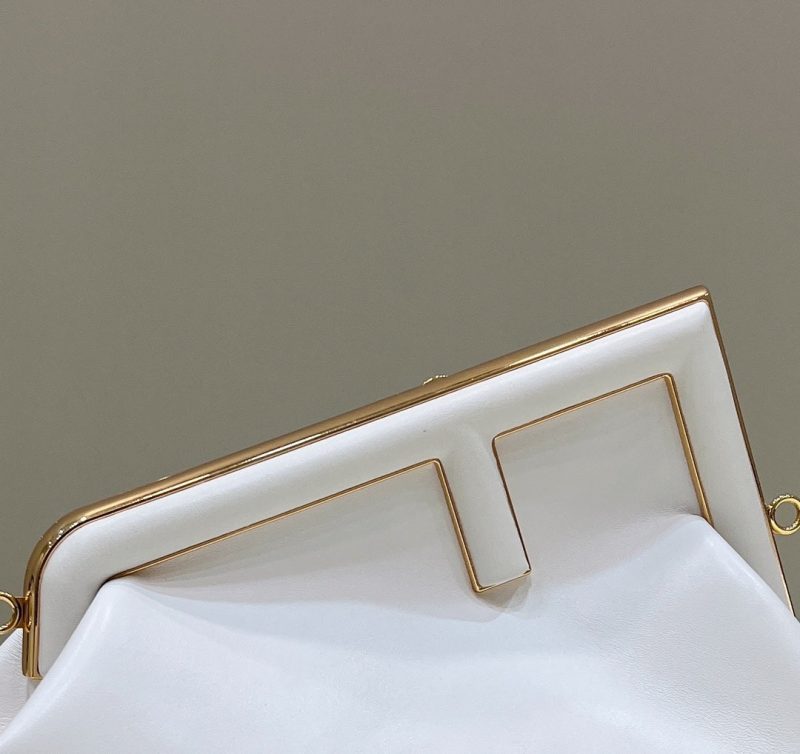 FendiI FIRST SMALL 32 IN WHITE NAPPA LEATHER BAG GOLD HARDWARE