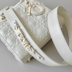 SMALL LADY 20 WHITE LAMBSKIN DIAMOND MOTIF