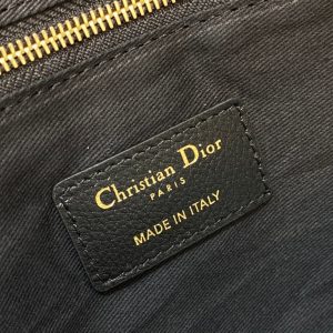 cd large caro daily black calfskin pouch