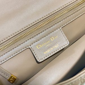 medium caro 25.5 warm taupe calfskin