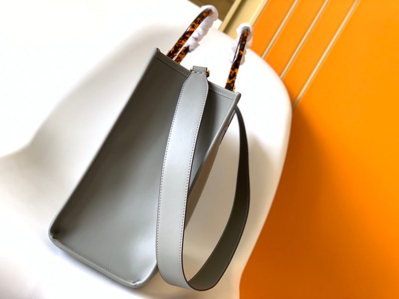 20220716_i1657960276_9435_3_jpg_a9e3515e-e9eb-426b-8f12-67862cf68789 Fendi Sunshine Medium Bag 35 Grey Leather