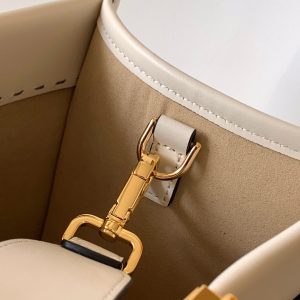 20220716_i1657960319_2356_6_jpg_e98bd7b5-e53c-4b23-bdcb-182c20610fd1 Fendi Sunshine Medium Bag 35 White Leather