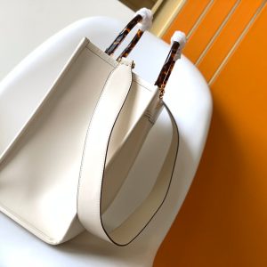 20220716_i1657960319_9591_3_jpg_7da8fb45-d15d-47eb-9a28-6b18556de18c Fendi Sunshine Medium Bag 35 White Leather