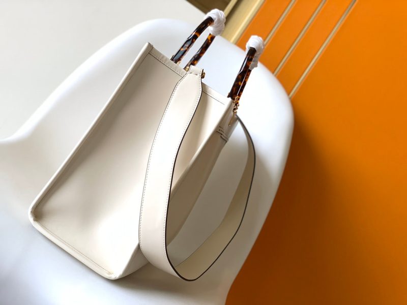 20220716_i1657960319_9591_3_jpg_7da8fb45-d15d-47eb-9a28-6b18556de18c Fendi Sunshine Medium Bag 35 White Leather