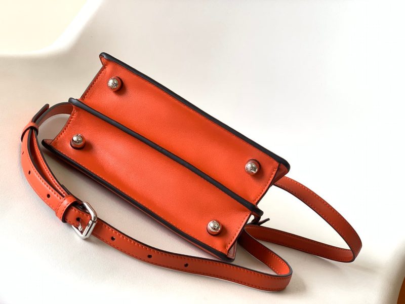 20220717_i1658034981_7420_3_jpg_61c60a0d-f6b6-4b22-b5d4-0a8a0af1c521 Peekaboo ISeeU Petite 20 Bag Red Lambskin Shw