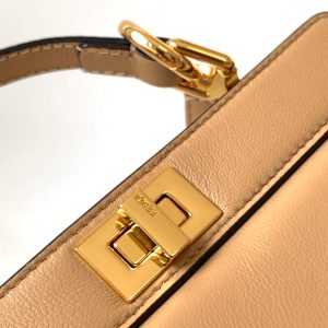 20220717_i1658035024_1634_8_jpg_733a22c7-3540-47ac-aeff-9227052ecd4c Peekaboo ISeeU Petite 20 Bag Light Brown Lambskin Ghw