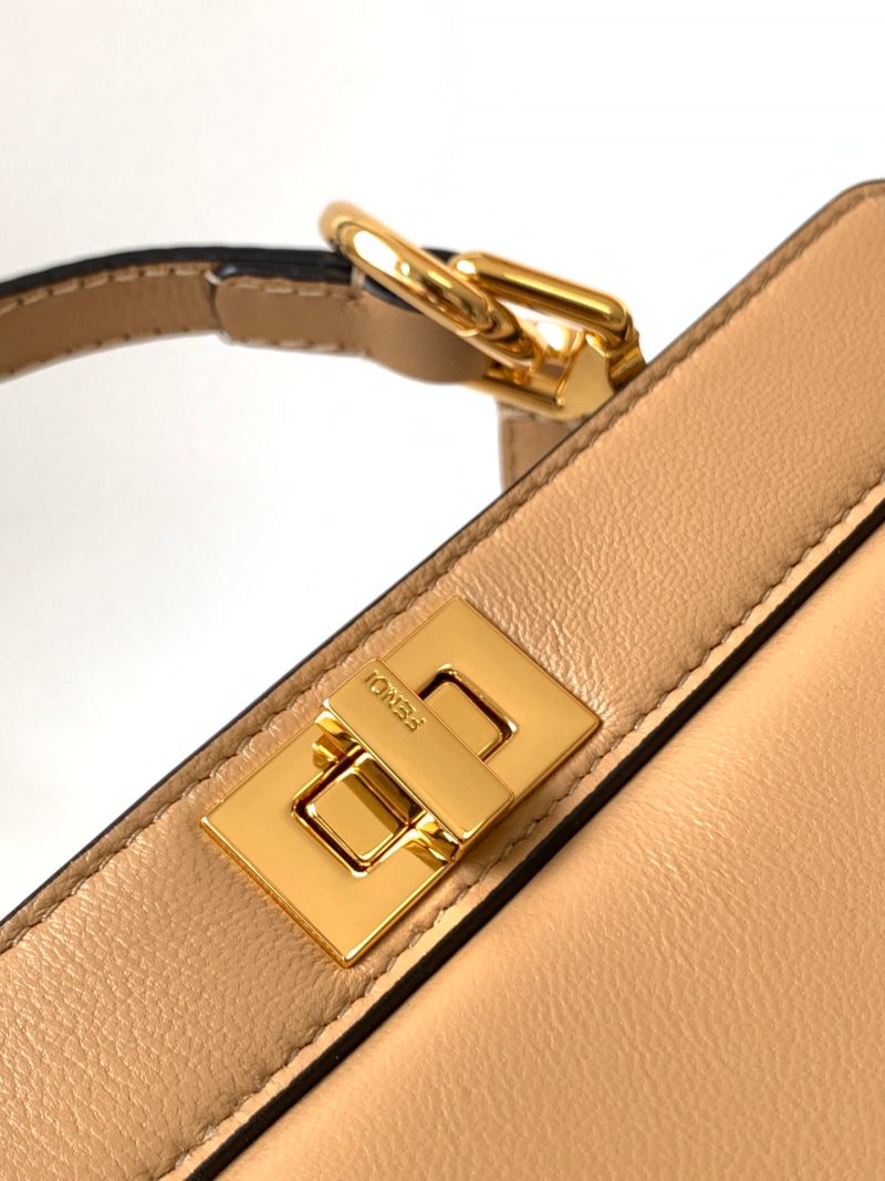 20220717_i1658035024_1634_8_jpg_733a22c7-3540-47ac-aeff-9227052ecd4c Peekaboo ISeeU Petite 20 Bag Light Brown Lambskin Ghw