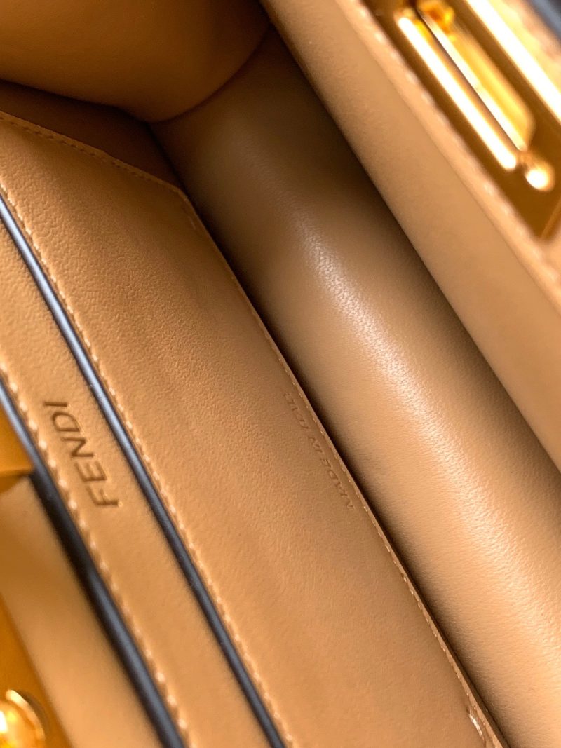 20220717_i1658035024_2368_6_jpg_33709b38-ba05-4eb3-a6f4-f23b4a4a1f62 Peekaboo ISeeU Petite 20 Bag Light Brown Lambskin Ghw