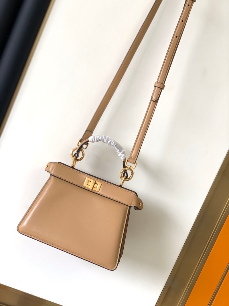 20220717_i1658035024_272_0_jpg_a7b2660a-316d-4290-b487-54882465ea2e Peekaboo ISeeU Petite 20 Bag Light Brown Lambskin Ghw