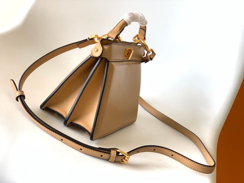 20220717_i1658035024_7267_2_jpg_7b2579df-de2c-4d5d-bc91-110c4d20f72c Peekaboo ISeeU Petite 20 Bag Light Brown Lambskin Ghw