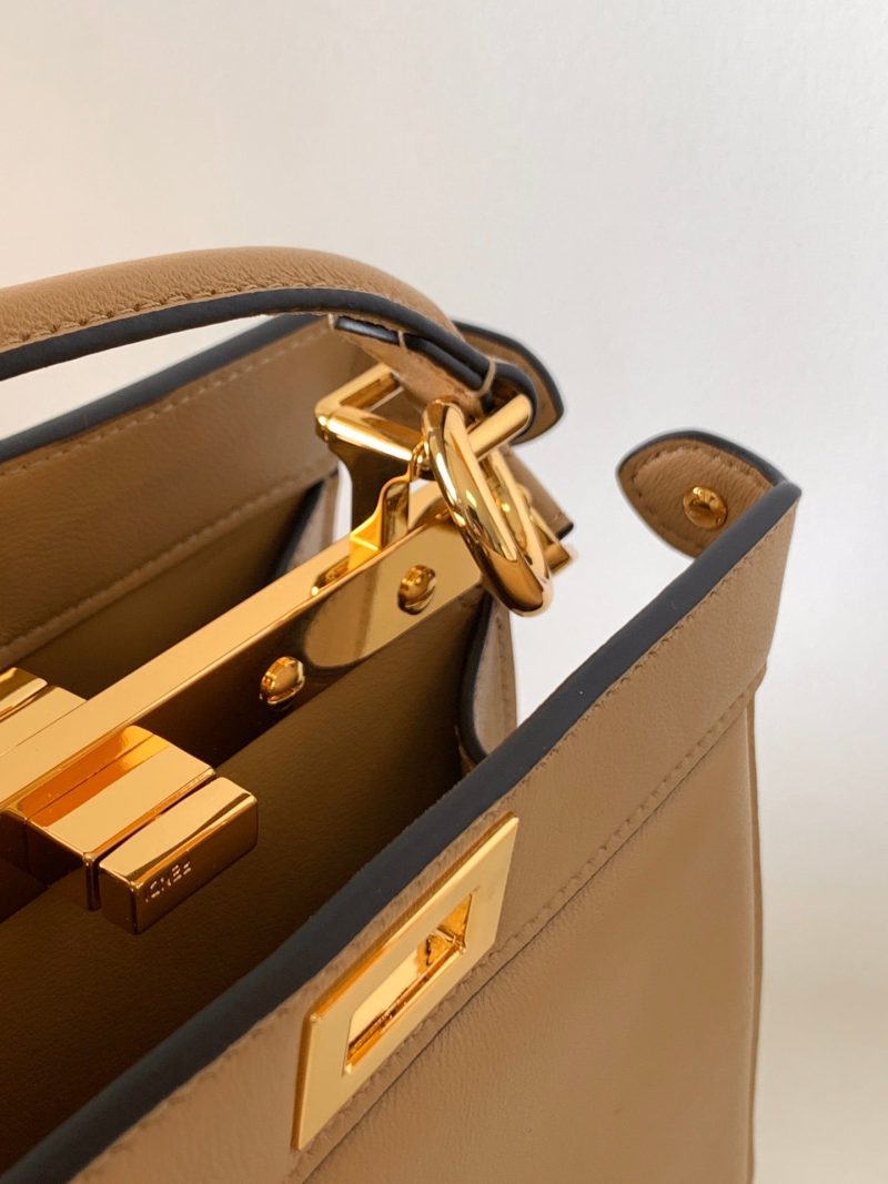 20220717_i1658035024_8840_4_jpg_2e592a16-51d5-4661-b758-2abd000c1794 Peekaboo ISeeU Petite 20 Bag Light Brown Lambskin Ghw