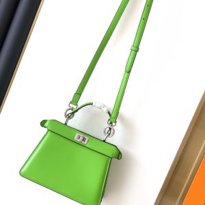 20220717_i1658035121_4827_0_jpg_1d835eaf-690c-4b7a-8b8e-45021a8fe13f Peekaboo ISeeU Petite 20 Bag Green Lambskin Shw