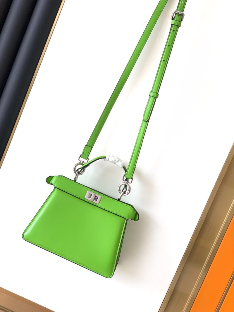 20220717_i1658035121_4827_0_jpg_1d835eaf-690c-4b7a-8b8e-45021a8fe13f Peekaboo ISeeU Petite 20 Bag Green Lambskin Shw