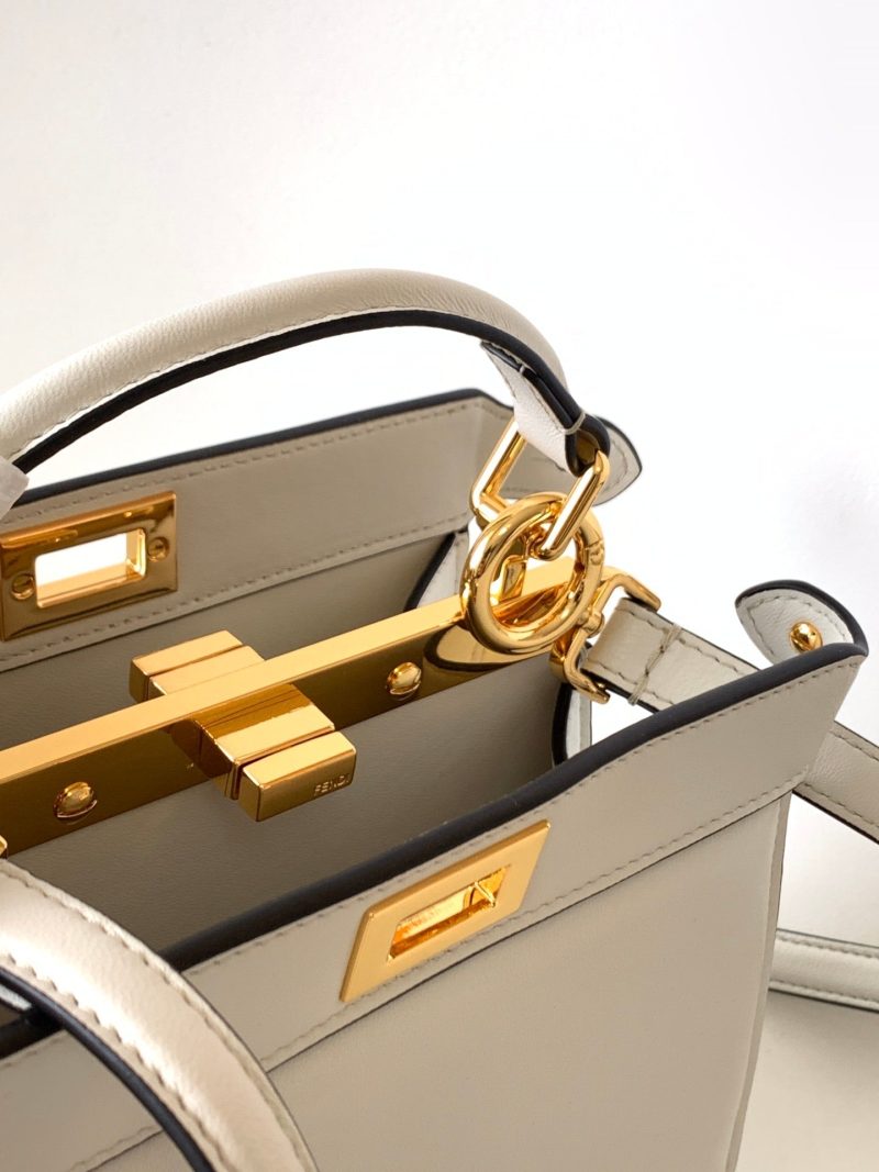 20220717_i1658038649_2540_8_jpg_4018ae2d-7dfa-4897-8263-5a984cae08ca Peekaboo ISeeU Petite 20 Bag White Lambskin Ghw