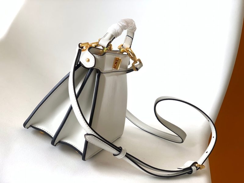 20220717_i1658038649_9627_2_jpg_633b41c7-f168-4e4c-bf5e-9152d06404c0 Peekaboo ISeeU Petite 20 Bag White Lambskin Ghw