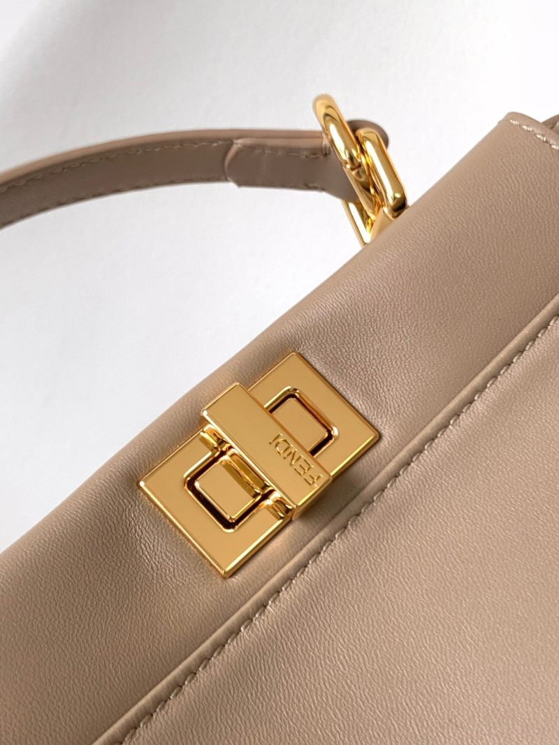 20220721_i1658383648_1945_6_jpg_49f50a30-9f56-40ff-942c-c20c5dc93123 Peekaboo Mini 23cm Bag light brown lambskin gold hardware