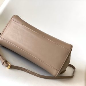 20220721_i1658383648_7520_3_jpg_e220e298-ddfd-40b4-a730-7fc874902ed8 Peekaboo Mini 23cm Bag light brown lambskin gold hardware
