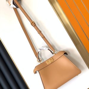 20220725_i1658738186_1488_8_jpg_b745e414-73d0-4656-b0af-72745abb3e7c Peekaboo ISeeU Small 27cm Bag beige lambskin gold hardware