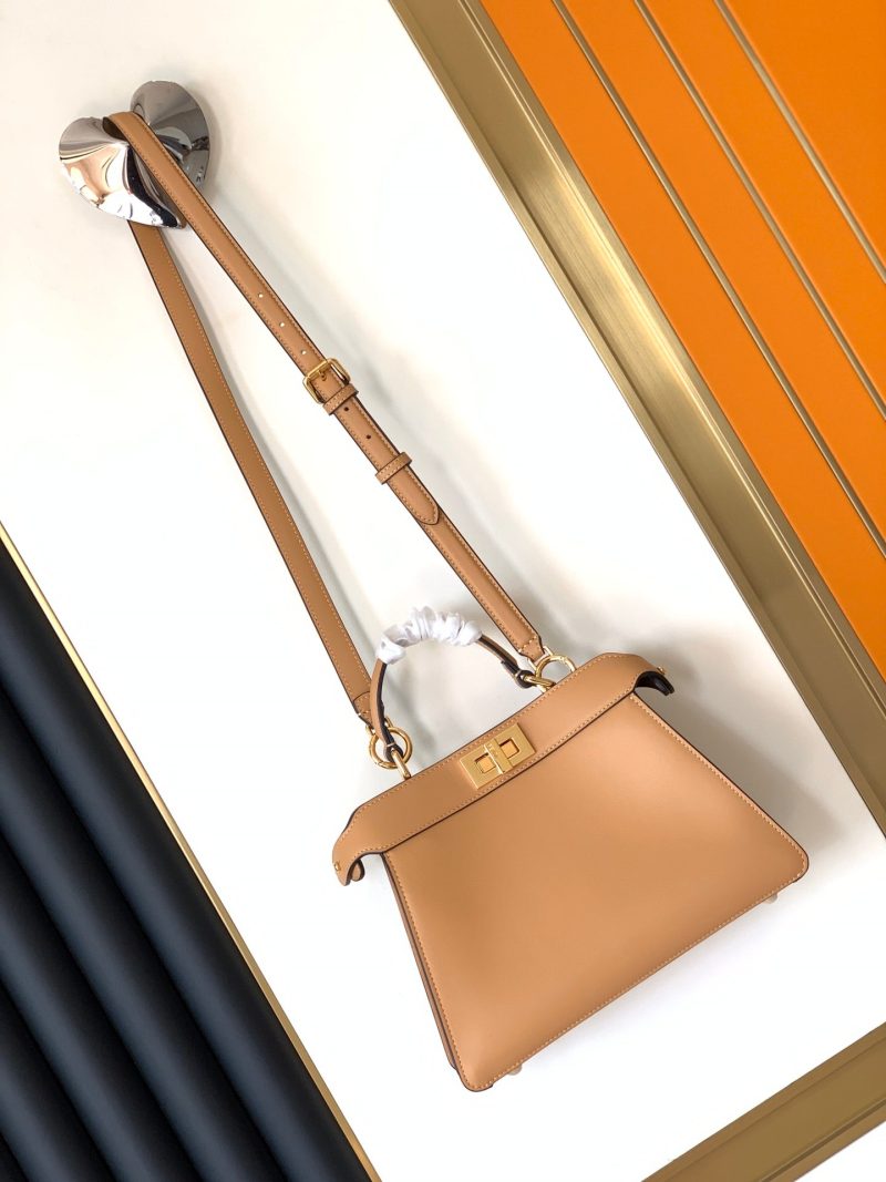20220725_i1658738186_1488_8_jpg_b745e414-73d0-4656-b0af-72745abb3e7c Peekaboo ISeeU Small 27cm Bag beige lambskin gold hardware