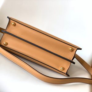 20220725_i1658738186_226_2_jpg_48c78ad1-eec2-4e96-9c42-ad53d989d316 Peekaboo ISeeU Small 27cm Bag beige lambskin gold hardware