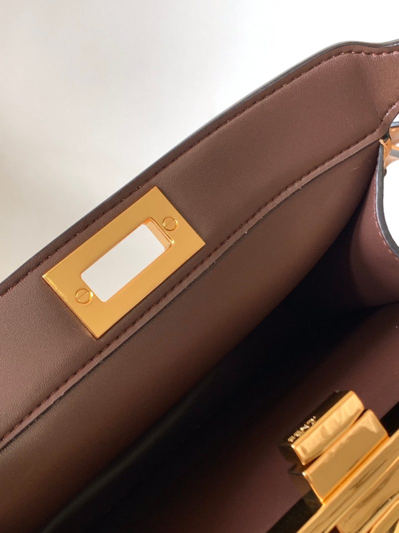 20220725_i1658738186_253_6_jpg_d6eed4fb-efd4-4811-bc91-c0a7b513960f Peekaboo ISeeU Small 27cm Bag beige lambskin gold hardware