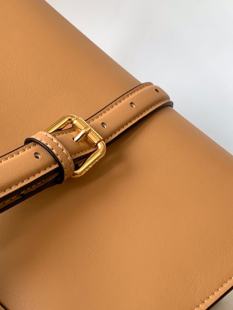 20220725_i1658738186_5075_4_jpg_fdf9e161-8836-443f-b14b-7bea979e8af7 Peekaboo ISeeU Small 27cm Bag beige lambskin gold hardware