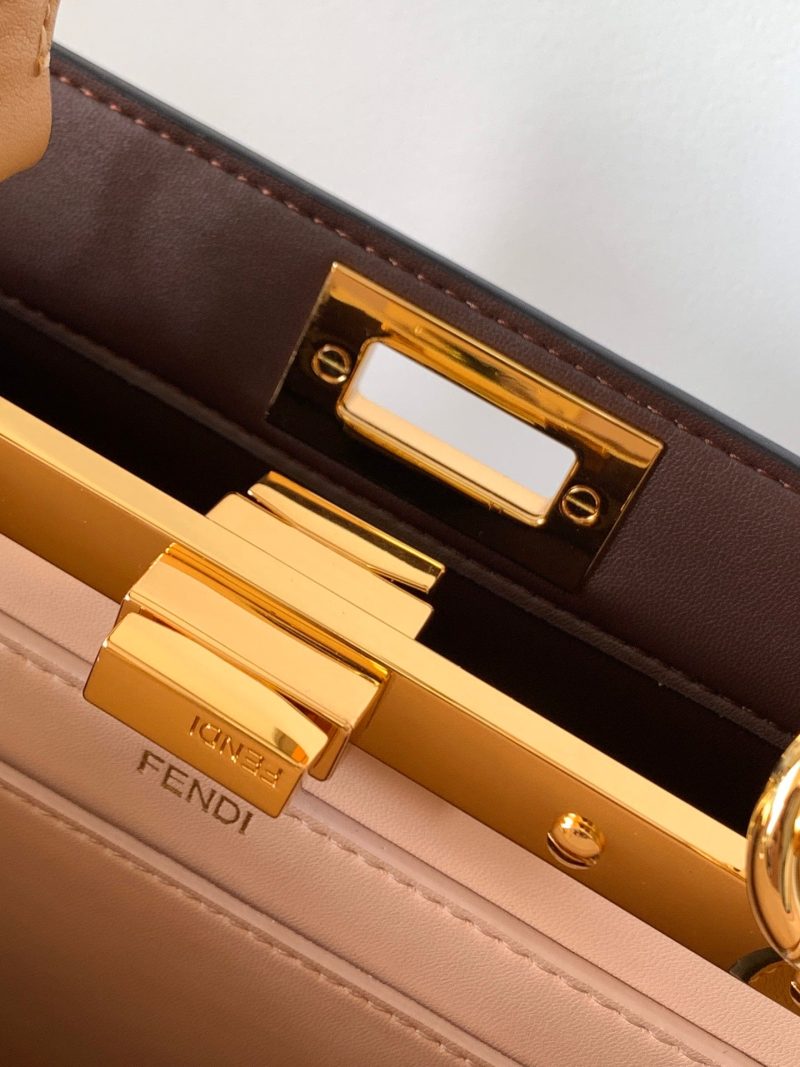 20220725_i1658738186_5283_5_jpg_be6a3eee-ffe4-47b6-bced-e6bf72180e76 Peekaboo ISeeU Small 27cm Bag beige lambskin gold hardware