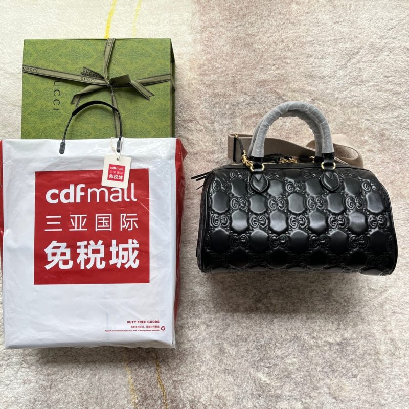 20220803_i1659505283_2044_1_jpg MATELASSÉ TOP HANDLE BAG 31 IN BLACK EMBOSSED CALFSKIN GOLD HARDWARE