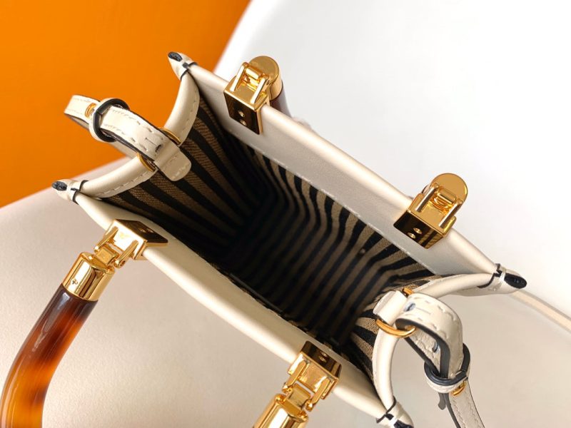 20220810_i1660124945_3014_6_jpg_04a03927-4b85-4983-975c-a32cf8874b20 Fendi Mini Sunshine Shopper Bag 18 White Leather